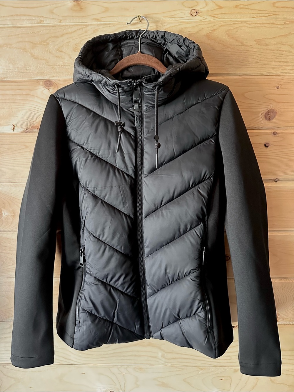 DKNY Black Chevron Quilted Puffer Hybrid Hooded Jacket
Medium